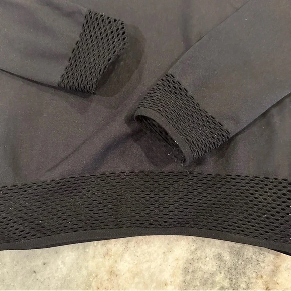 Fabletics Megan Seamless Pullover Black Stretch Hoodie Mesh Hem Cuff
Size Small - Picture 2 of 11